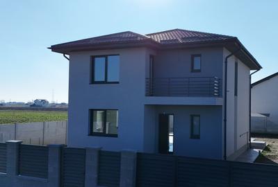 Casă cu 4 camere în Berceni