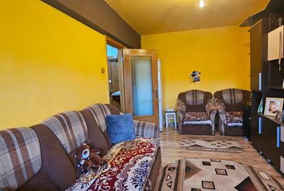 Vand apartament de 3 camere,decomandate ,confort 1 situat pe str.Uzinei - 2