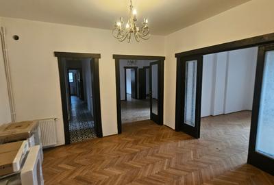 Apartament 4 camere zona P-ta Universitatii, Complet Renovat-Nemobilat - 1