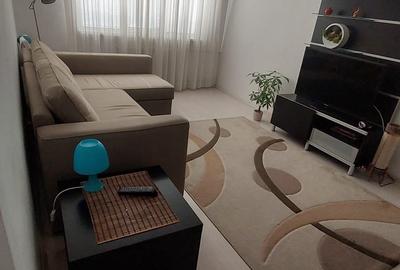 Apartament cu 3 camere decomandat, mobilat în Titan