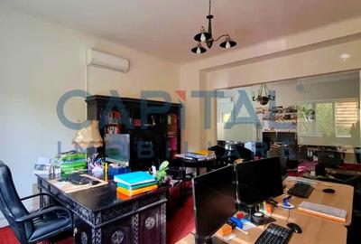 Apartament cu 3 camere semidecomandat, mobilat în Andrei Mureșanu