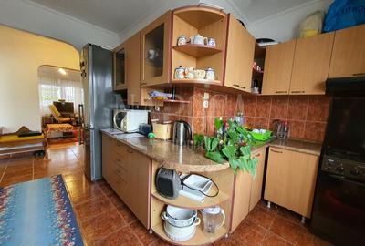 Apartament cu 3 camere decomandat în Cantemir