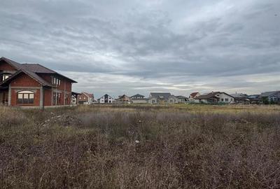 Teren intravilan de 720 mp, în Sânmartin