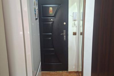 Apartament 3 camere Piața Progresul, 50 mp, centrală proprie, etaj 2/10 - 8