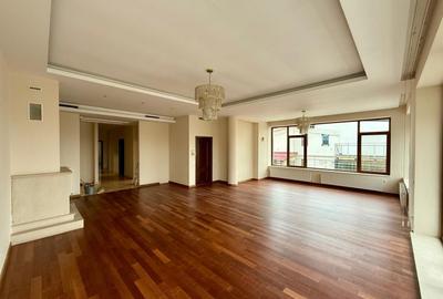 Apartament cu 4 camere în Floreasca