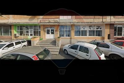 Spațiu comercial, de 400 mp, în Rovine