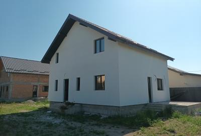 Casa noua, P+E, 5 camere, 2 bai, terasa, teren 400mp, in Lilieci, strada Rozelor - 27