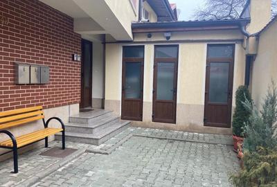 Particular inchiriez apartament lux zona centrala - 1