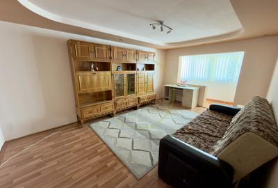 Apartament cu 3 camere decomandat în Craiovița Nouă