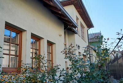 Casă individuală cu 5 camere în Central