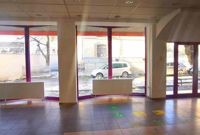 DE INCHIRIAT - SPATIU COMERCIAL CENTRAL, 92 MP - 3