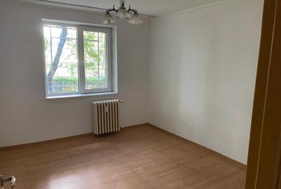 Apartament cu 4 camere decomandat în Fizicienilor