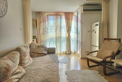 Apartament cu 2 camere semidecomandat, mobilat în Central