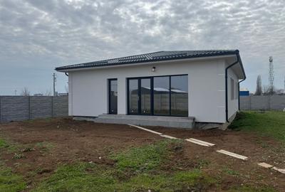 Casă individuală cu 5 camere în Tunari