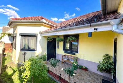 Casă 180 mp utili teren 710 mp panouri solare si hala in Sura Mare - 1