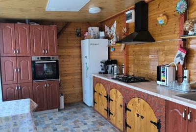 Casă de vânzare în Costinești. Casa se vinde cu tot cu mobila, electrocasnice. - 11