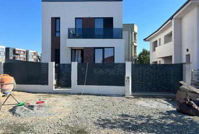 Casă individuală cu 4 camere în Carrefour