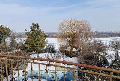 Casă individuală cu 10 camere în Roșu