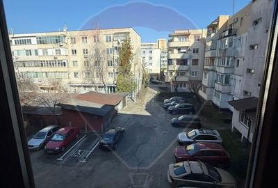DE INCHIRIAT  APARTAMENT 4 camere zona centrala - 15