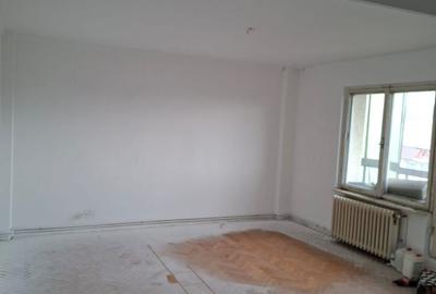Apartament cu 3 camere,  et 4/8, 90 mp,  str Decebal/ Unirii - 8