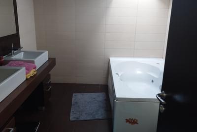 Vand  vila deosebita cu 5 cam.in zona 7Noi. - 10
