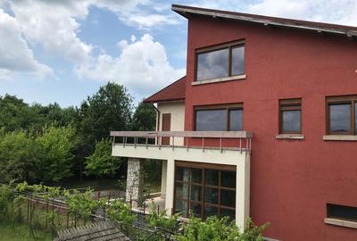 Statiunea  Breaza  Vanzare Vila(Pensiune)+10 camere - 12