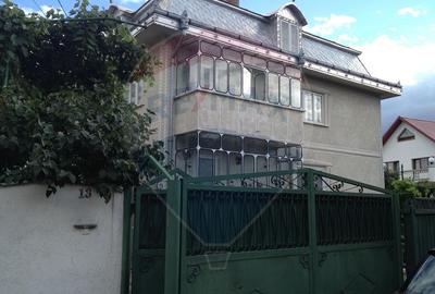 Vila cu 7 camere de vanzare in zona Centrala Aleea Grivitei Roman - 4