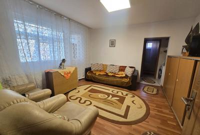 Apartament cu 2 camere semidecomandat, mobilat în Craiovei