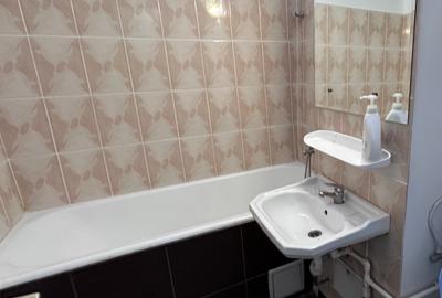 Mc  Piața Progresul.Parter .3 camere decomandate. - 8