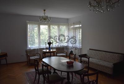 Casă cu 10 camere în Centrul Istoric