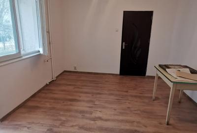 ROANDY-Apartamnet cu multiple imbunatatiri in bloc de beton in Nord