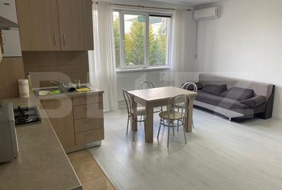 Apartament cu 3 camere semidecomandat, mobilat în Florești