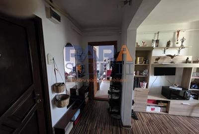 Apartament cu 2 camere decomandat, mobilat în Central