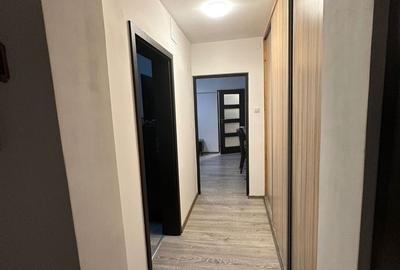 Apartament cu 3 camere semidecomandat, mobilat în Brâncoveanu