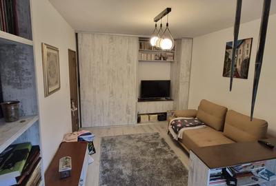 Apartament 2 camere , decomandat, et. 3, strada  Andrei Muresanu - 3