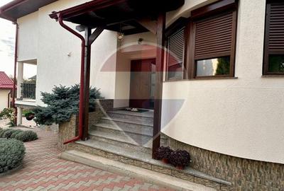 Casă / Vilă cu 8 camere de vânzare în Suceava - 3