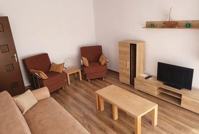 Apartament cu 2 camere decomandat, mobilat în Casa de Cultură