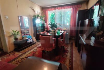Apartament cu 3 camere semidecomandat, mobilat în Rogerius