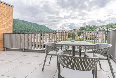 Apartament cu 4 camere decomandat, mobilat în Central