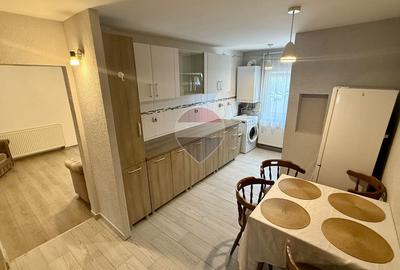 Apartament cu 3 camere decomandat, mobilat în Traian