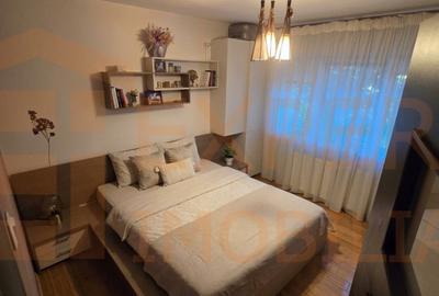 Apartament cu 3 camere semidecomandat, mobilat în Dacia