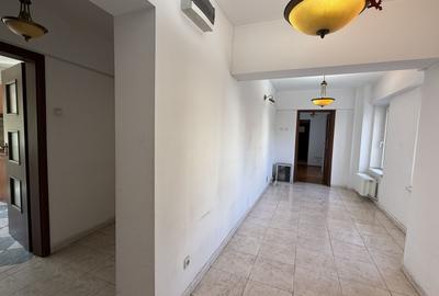 4 camere Bulevardul Unirii -  Parcare in proprietate - 5 min.  Metrou - 4