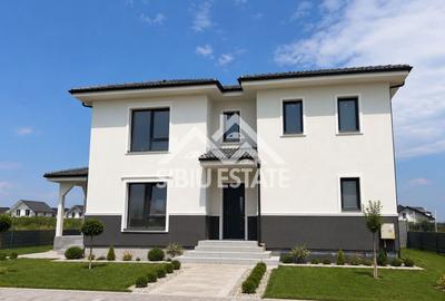 Casă individuală cu 5 camere în Șura Mică