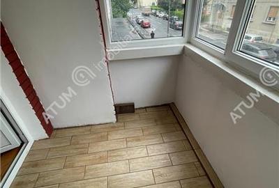 Apartament 2 camere decamondate balcon etaj 1 in zona centrala Sibiu - 11