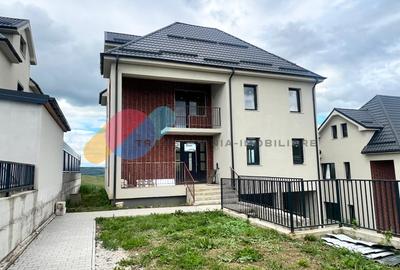 Casă individuală cu 5 camere în Dezmir