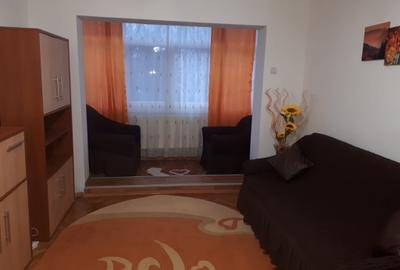 Apartament cu 2 camere semidecomandat în Podu Roș