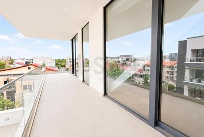 Apartament cu 3 camere decomandat în Aviației