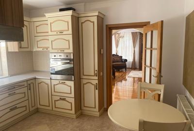 Casă cu 5 camere în Trivale