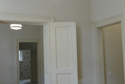 Casa recent renovata  .str. Avram Iancu, curte 300 mp, 3 parcari, zona centrala - 18