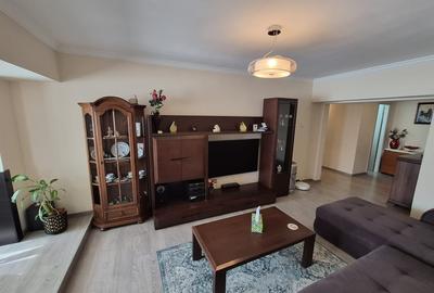 Pța Alba Iulia  3camere +terasă mare - 2